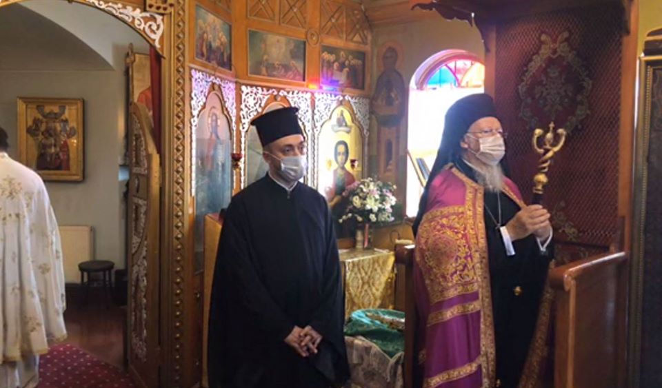 Παρέμβαση Οικουμενικού Πατριάρχη για τη Θεία Κοινωνία: «Δεν αλλάζουμε τον τρόπο μετάδοσής της» Παρέμβαση Οικουμενικού Πατριάρχη για τη Θεία Κοινωνία: «Δεν αλλάζουμε τον τρόπο μετάδοσής της»